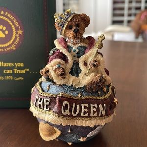 Boyds Bears & Friends Queen of the Universe Bear Christmas Ornament
